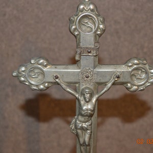 Silver metal crucifix image 2