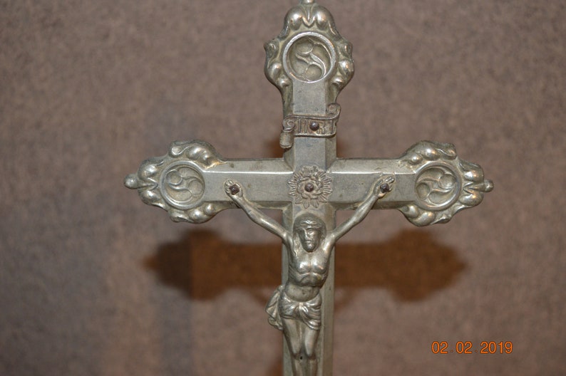 Silver metal crucifix image 2
