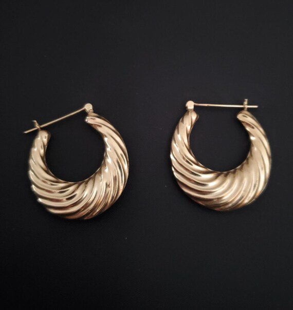 14k gold scalloped earrings