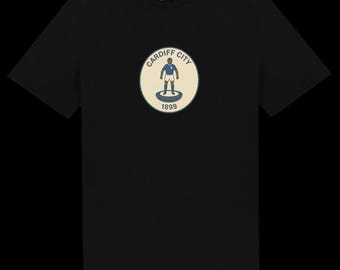Camiseta, polo ou moletom com capuz do Cardiff City FC no estilo Subbuteo.