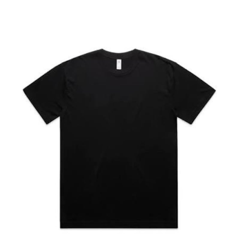K&ouml;nnte beinhalten: Ein einfarbiges schwarzes T-Shirt mit Rundhalsausschnitt. Das kurz&auml;rmelige Shirt besteht aus einem weichen Material und hat ein Etikett am Ausschnitt. Das Shirt wird vor einem wei&szlig;en Hintergrund gezeigt.