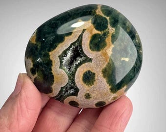 カバンビー・オーシャンジャスパー研磨パームストーン、マダガスカル産鉱物