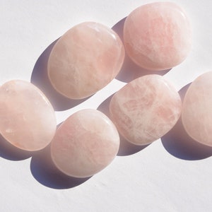 Rose quartz heart chakra self-development healing stone gemstone lucky charm gift souvenir pink hand flatterer image 1