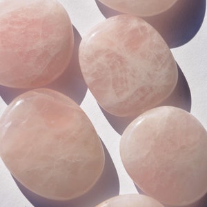 Rose quartz heart chakra self-development healing stone gemstone lucky charm gift souvenir pink hand flatterer image 5