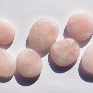 Rose quartz heart chakra self-development healing stone gemstone lucky charm gift souvenir pink hand flatterer image 3