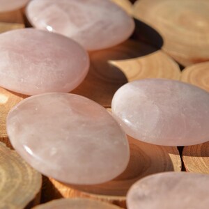 Rose quartz heart chakra self-development healing stone gemstone lucky charm gift souvenir pink hand flatterer image 10