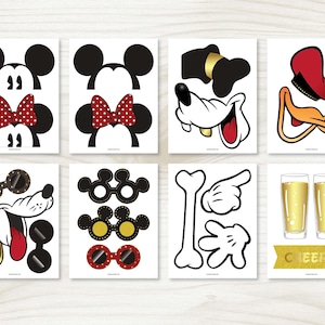 Może przedstawiać: Drukowany zestaw 10 rekwizyt&oacute;w do fotobudki w stylu Myszki Miki. Rekwizyty obejmują uszy Myszki Miki, nos Myszki Miki, dzi&oacute;b Kaczora Donalda, uszy Goofy'ego i dłonie Myszki Miki. Rekwizyty są wydrukowane na białym kartonie i gotowe do wycięcia i użycia.