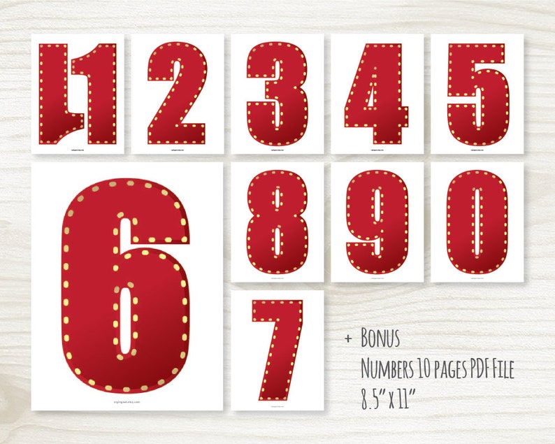 Może przedstawiać: Dziesięć stron do wydrukowania z czerwonymi cyframi z złotymi przeszyciami, każda cyfra na osobnej białej stronie. Cyfry mają rozmiar 8,5 cala na 11 cali.