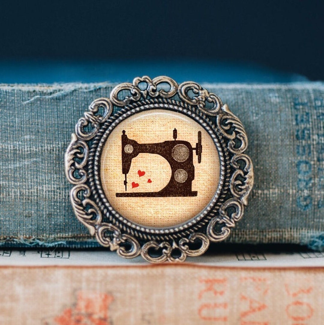 Sewing Machine Brooch Pin, Sewers Jewellery, Sewing Bee Gift