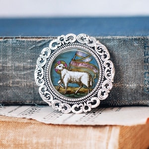 Behold the Lamb of God Brooch Pin - Religious Jewellery - Ecce Agnus Dei Jewellery - Scripture Jewellery - Bible Jewellery - John 1 36 Gift