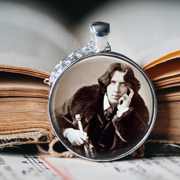 Pendentif Oscar Wilde, cadeau dramaturge et poésie, collier à pendentif amoureux de la littérature, bijoux Oscar Wilde