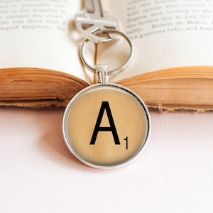 Portachiavi con iniziale delle tessere dello Scrabble: regalo iniziale - dalla A alla Z, inviami un messaggio per la lettera
