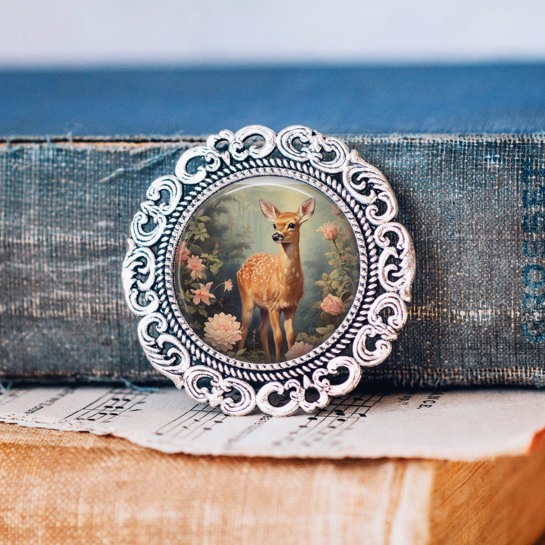 ヴィンテージ鹿ブローチ：ガラスカボション、亜鉛合金ピン - Etsy 日本