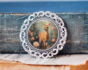 ヴィンテージエナメル鹿ブローチ：手描きの森の動物ピン - Etsy 日本