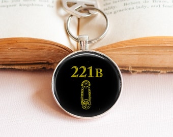 221b Baker Street Schlüsselanhänger - Sherlock Holmes Schlüsselanhänger, Geschenk für Literaturliebhaber, Schlüsselanhänger für Detektivfans, Sherlock Holmes Geschenk, Geschenk für Männer