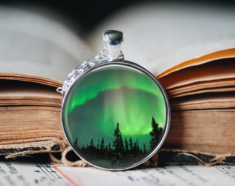 Northern Lights Pendant Necklace - Northern Lights Jewellery - Northern Lights Gift - Astronomy Pendant Necklace - Night Sky Jewellery