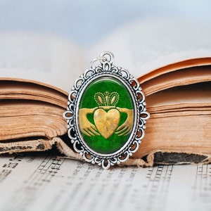 Claddagh Small Pendant Necklace - Claddagh Jewellery - Irish Jewellery - Irish Necklace - Celtic Jewellery - Celtic Necklace - Claddagh Gift