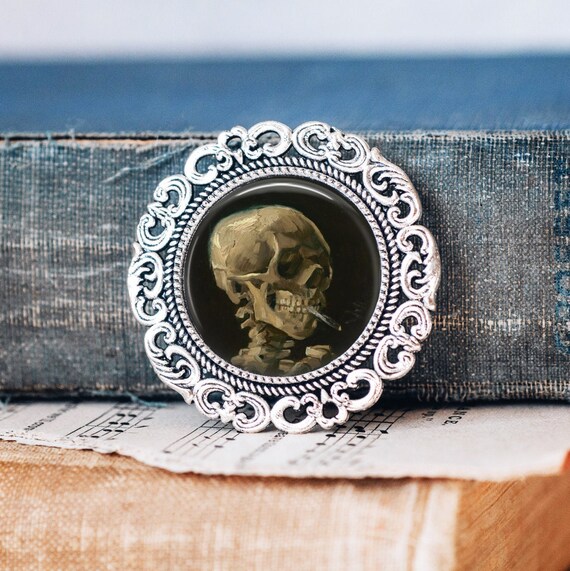 Skull brooch deals