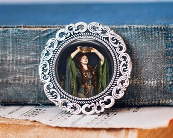 Lady Macbeth Brooch Pin: Pre-Raphaelite Art, Shakespeare Gift