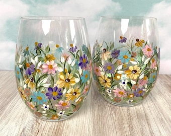 Stemless Wine. Spring Wine Glass.  Hand Painted Wildflowers. Painted Wine Daisy Art Design. Pastel Floral.  Art Gift for Her. Pretty Glass.