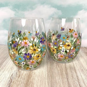 Stemless Wine. Spring Wine Glass.  Hand Painted Wildflowers. Painted Wine Daisy Art Design. Pastel Floral.  Art Gift for Her. Pretty Glass.