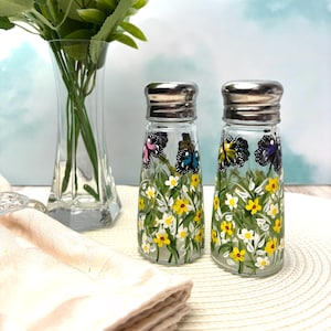 Hand Painted Butterfly Salt and Pepper Shakers - Daisy Garden Art/Country Cottage Decor-Table Dining/ Butterfly Garden, Gift Her,Mom, Sister