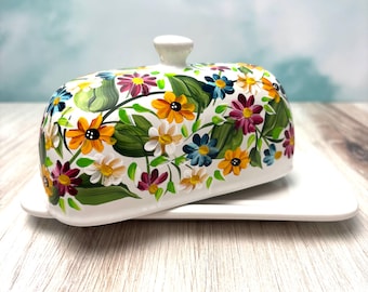 Covered Butter Dish. Daisy Butter Dish. White Ceramic Butter Holder. Colorful Wildflower Art Dish. Gift for Her/Mom/Friend. Hand Painted.