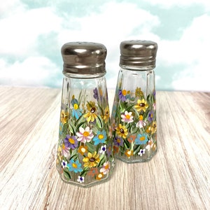 Salt & Pepper Shakers / Pastel Wildflower/ Table Dining/ Functional Art / Hand Painted Pastel Daisies/ Gift for Her, Mom/ Vintage Kitchen