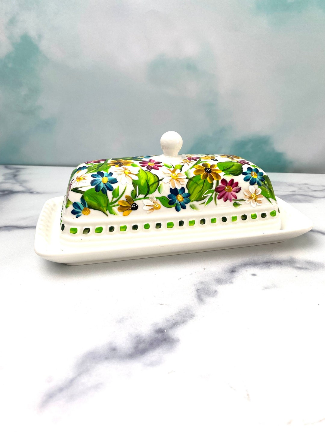 Covered Butter Dish. Daisy Butter Dish. White Ceramic Butter Holder