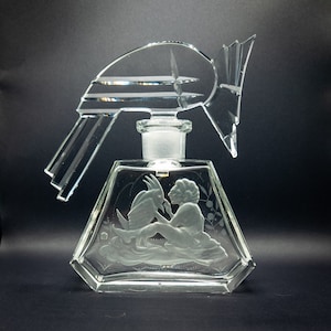 Art Deco Czech Hoffman cristallo inciso Aztec bottiglia di profumo tappo uccello - pappagallo intaglio