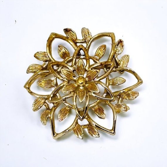 Sarah Coventry Gold Tone Flower Brooch - Signed - image 2