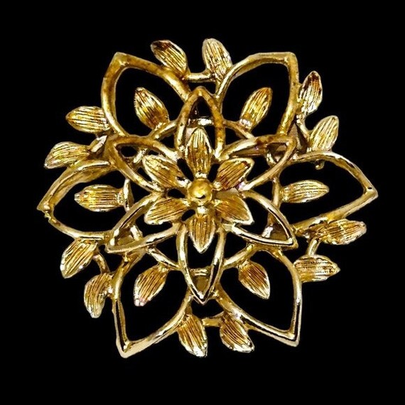 Sarah Coventry Gold Tone Flower Brooch - Signed - image 3