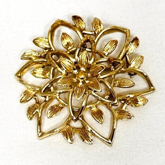 Sarah Coventry Gold Tone Flower Brooch - Signed - image 4