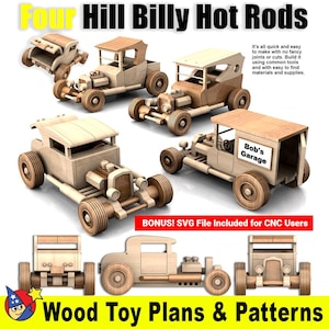 Puede incluir: Una colección de planos y patrones de coches de juguete de madera. La imagen presenta varios modelos de coches hot rod de madera de color claro, incluyendo vistas frontal, lateral y superior. El texto incluye "Four Hill Billy Hot Rods" y "Wood Toy Plans & Patterns".