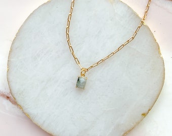 Labradorite pendant necklace / dainty jewelry, minimal jewelry, dainty necklace