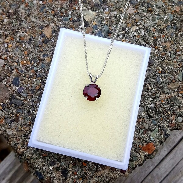 Rhodolite Red Garnet Pendant, Natural Mozambique Rhodolite 8 mm Round 2.40 Carats