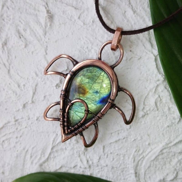 Labradorite collier wirewrap pendentif en cuivre Wire enveloppé bijoux Ocean Maori amulette Boho talisman pour les hommes Cadeau pour femme Tortue de mer animale