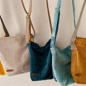 Wertige Schultertasche/Cross-Over-Tasche aus Breitcord, Cordtasche,Reißverschluß, verstellbare Gurtlänge, versandfertig, 5 Farben