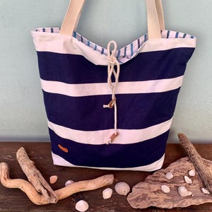Maritime, wertige Strandtasche, Badetasche, XXL, aus gestreiftem Baumwoll-Canvas, großes Reißverschluß-Innenfach und Steckfach, Markttasche
