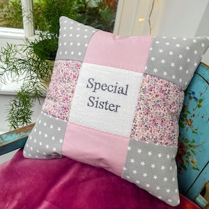 Cuscino speciale per sorelle: cuscino patchwork floreale fatto a mano