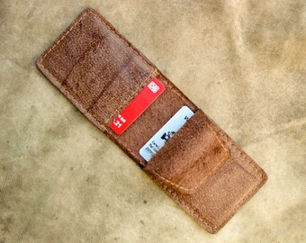 Porte-cartes bancaires en cuir de vachette recyclé discret marron moyen avec une légère teinte rougeâtre vieux rose, OCCASION