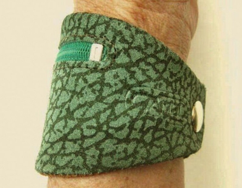Bracelet purse size M, new green suede with black-grey mesh print & zip compartment image 2