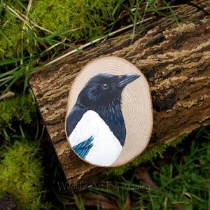 Magpie painting on a recycled wood slice