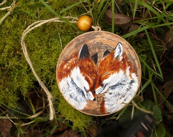 Charm en bois Fox love, renards câlins, décoration à suspendre, respectueux de l'environnement