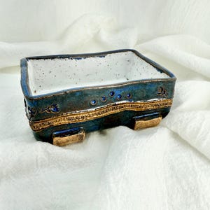 Ceramic trinket box