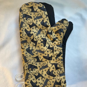 Oven mitts! Canadian animals bear, caribu, deer! A pair of fully functional, long oven gloves! Baking. Kitchen. Pot holders. Adult size