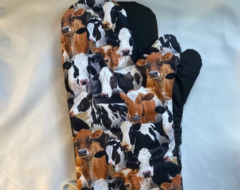 Oven mitts! Cows farm animals! A pair of fully functional, long oven gloves! Baking. Kitchen. Pot holders.  Adult size