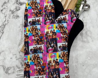 Oven mitts! 90210. A PAIR of functional, long, oven gloves! Kitchen. Baking. Cooking. Adult size. Double layer heat resistant.