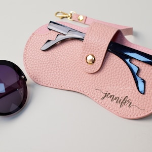 Estuche para gafas de sol con nombre personalizado, bolsa para guardar gafas, organizador de gafas, funda de cuero premium para gafas, regalo para quienes usan gafas.