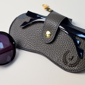 Estuche para gafas de sol con nombre personalizado, funda de cuero premium para gafas, bolsa para guardar gafas, organizador de gafas, regalo para quienes usan gafas.